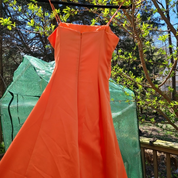 Beautiful orange peach formal prom dress floor length. - Picture 2 of 5